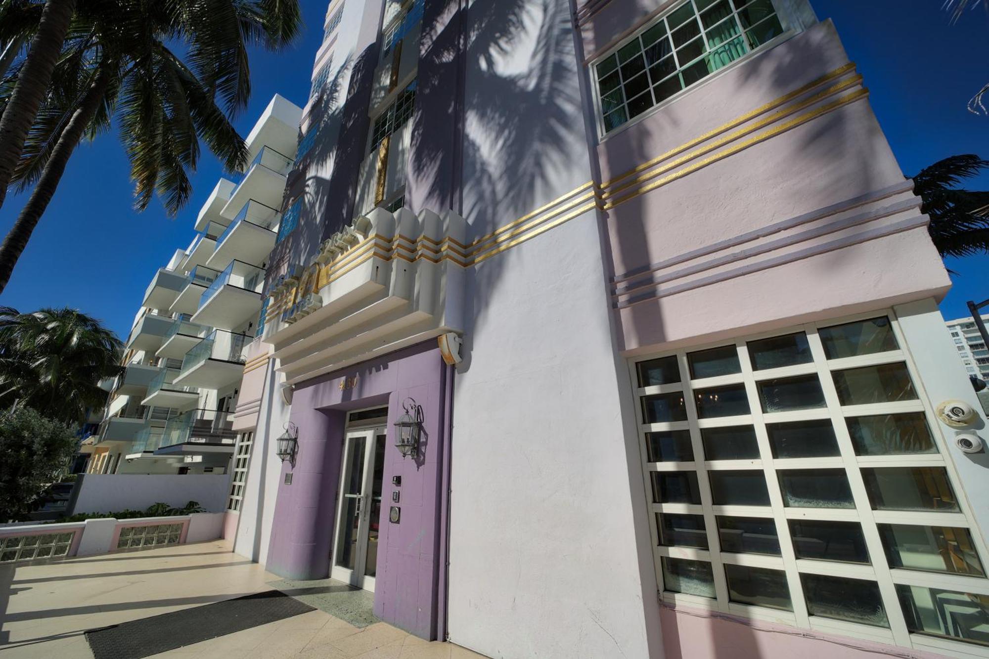Ocean Spray Hotel Miami Beach Exterior photo